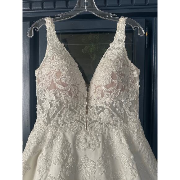 Martina Liana White Wedding Dress - Picture 11 of 16